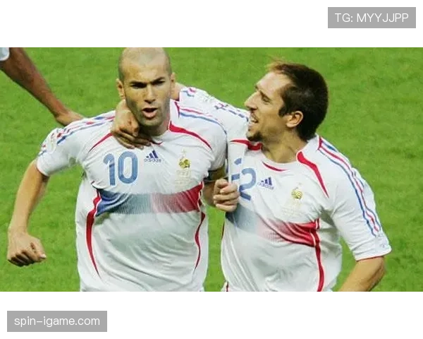 齐达内助攻数据再创新高,助球队状态回升争冠前景明朗 齐达内助攻数据再创新高,助球队状态回升争冠前景明朗